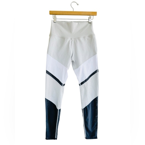 ALO Yoga Gray and White Performance Leggings - Picture 2 of 11